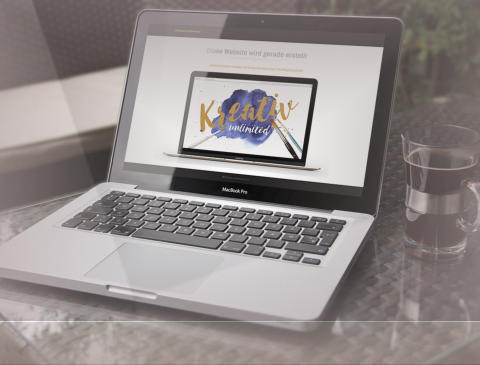 Macbook mit meiner Website auf dem Screen